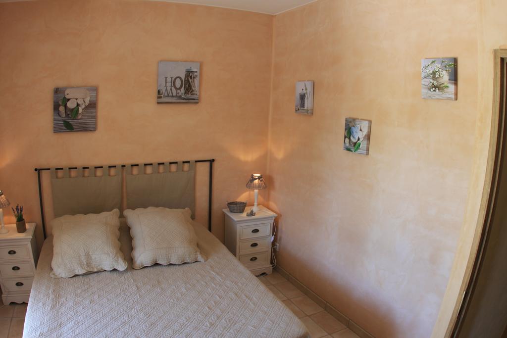 Les Pres De Gordes Villa Ruang foto