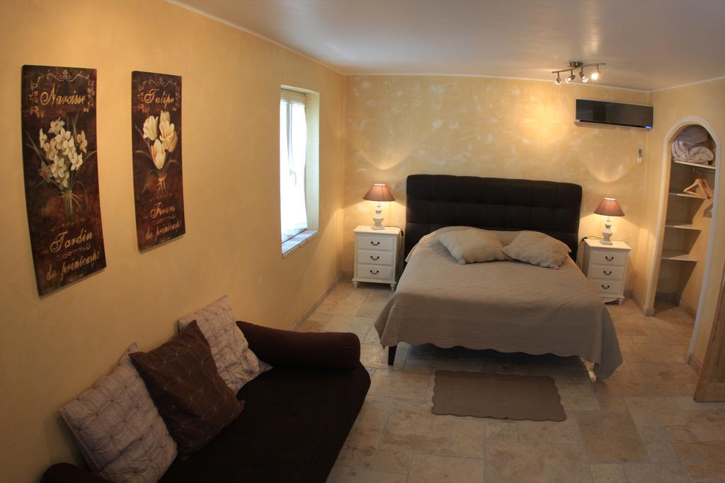 Les Pres De Gordes Villa Ruang foto